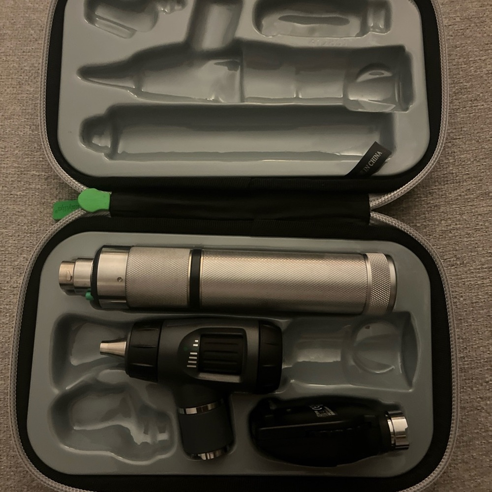 Welch Allyn Otoscope/Ophthalmoscope Portable Diagnostic Set - Silver